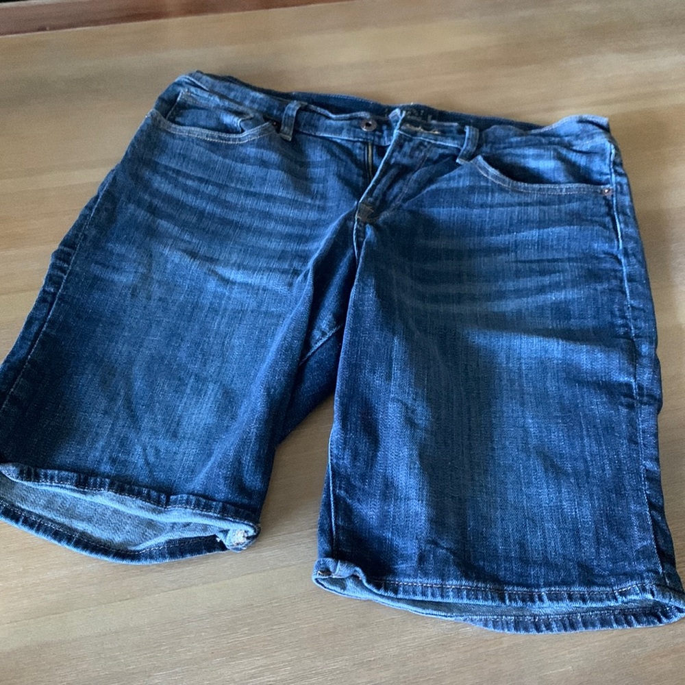 Bermuda Short - Lucky